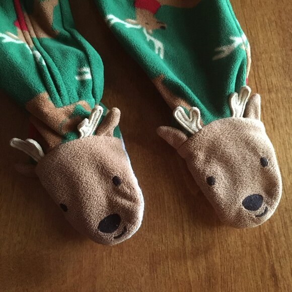 Carter's reindeer fleece pajamas 12m - Picture 3 of 8